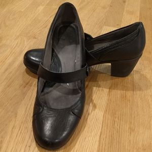 Naturalizer, Mary Jane heels